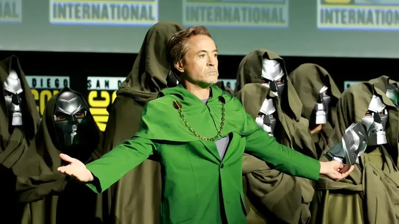 Robert Downey Jr. vestindo verde durante Comic-Con 2024.