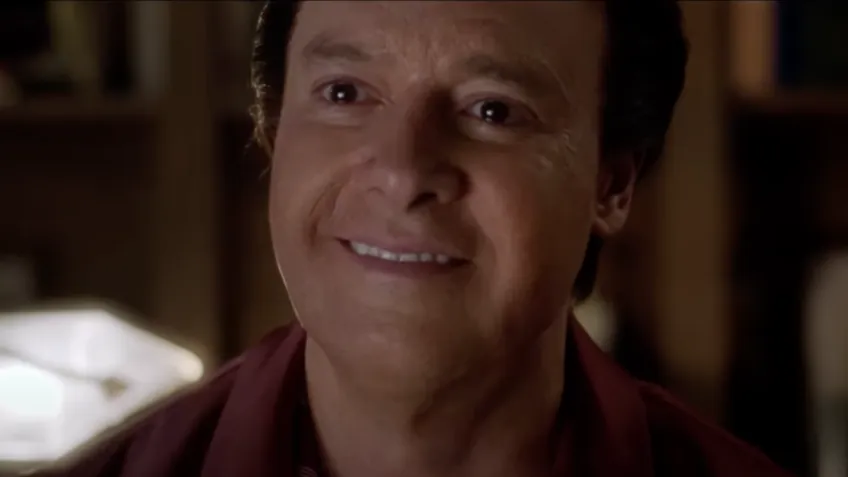 Rodrigo Faro interpretando Silvio Santos no filme "Silvio" que irá ser lançado em setembro