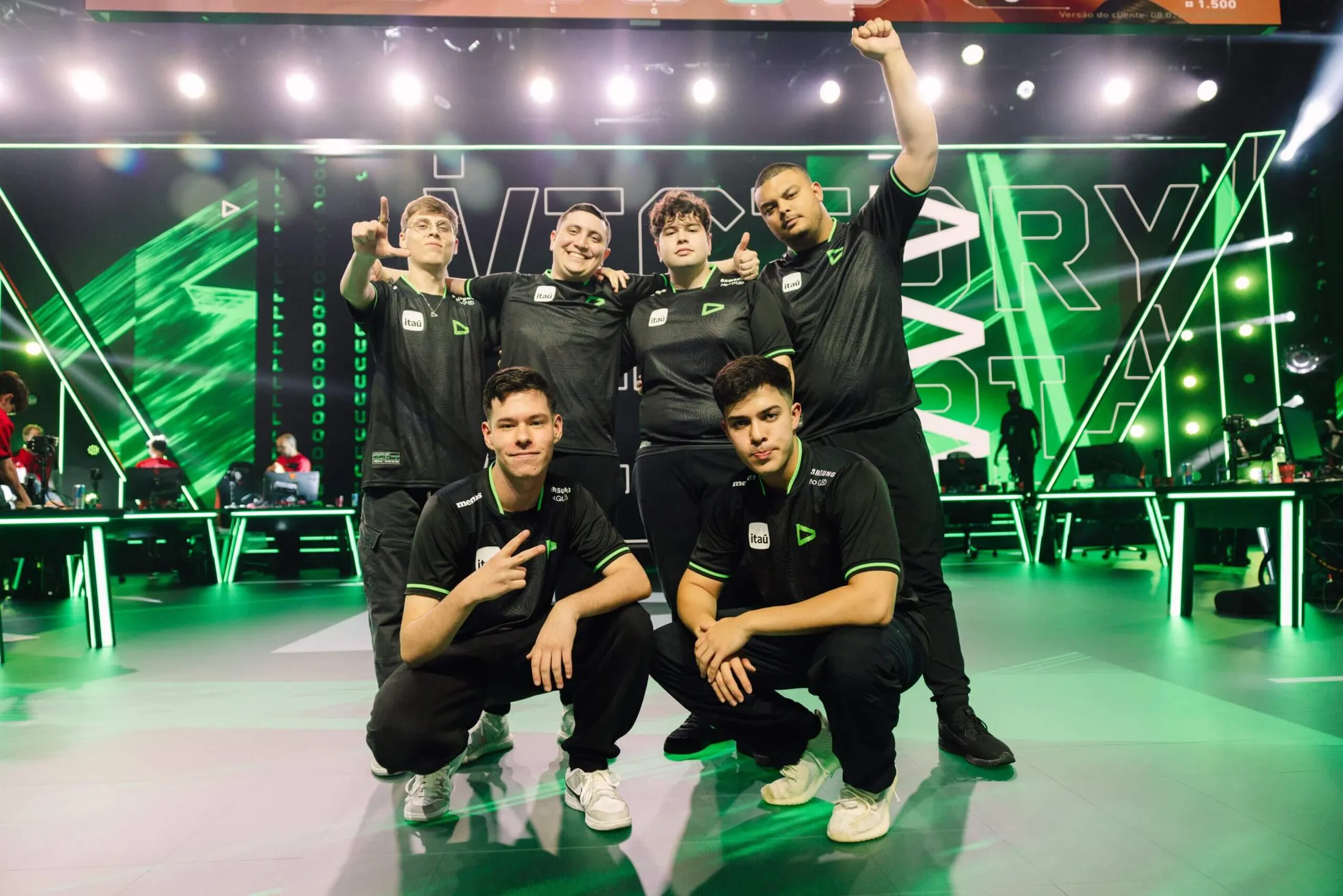 Ontegrantes da LOUD se reúnem para foto oficial no VCT Americas Kickoff