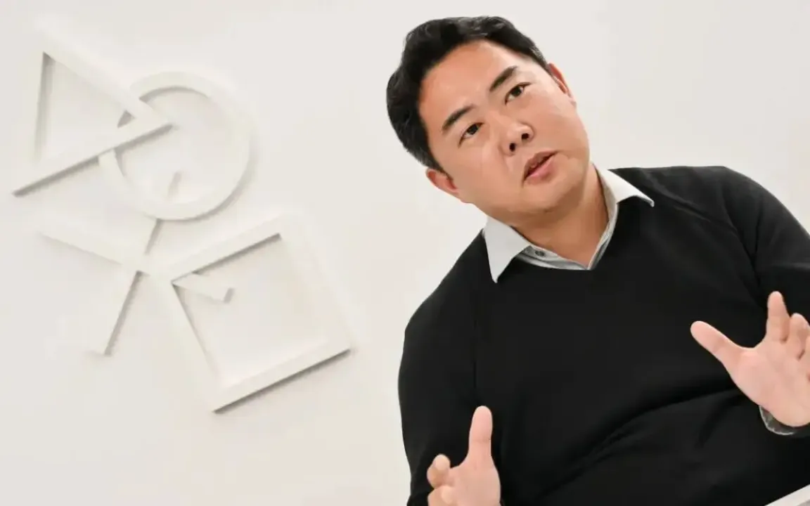  CEO da PlayStation, Hideaki Nishino, falando que o PlayStation é uma caixa de plástico sem conteúdo!