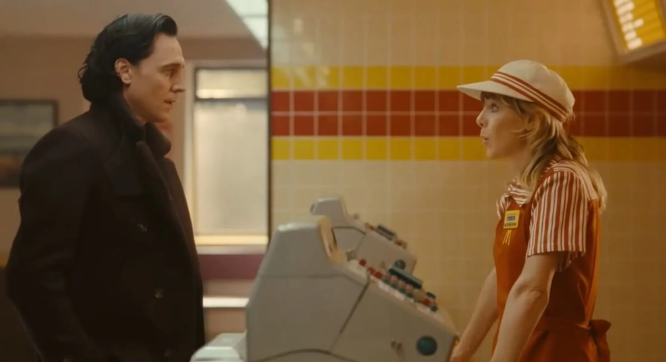 Loki e Sylvie em cena inédita apresentada no comercial do McDonald's.