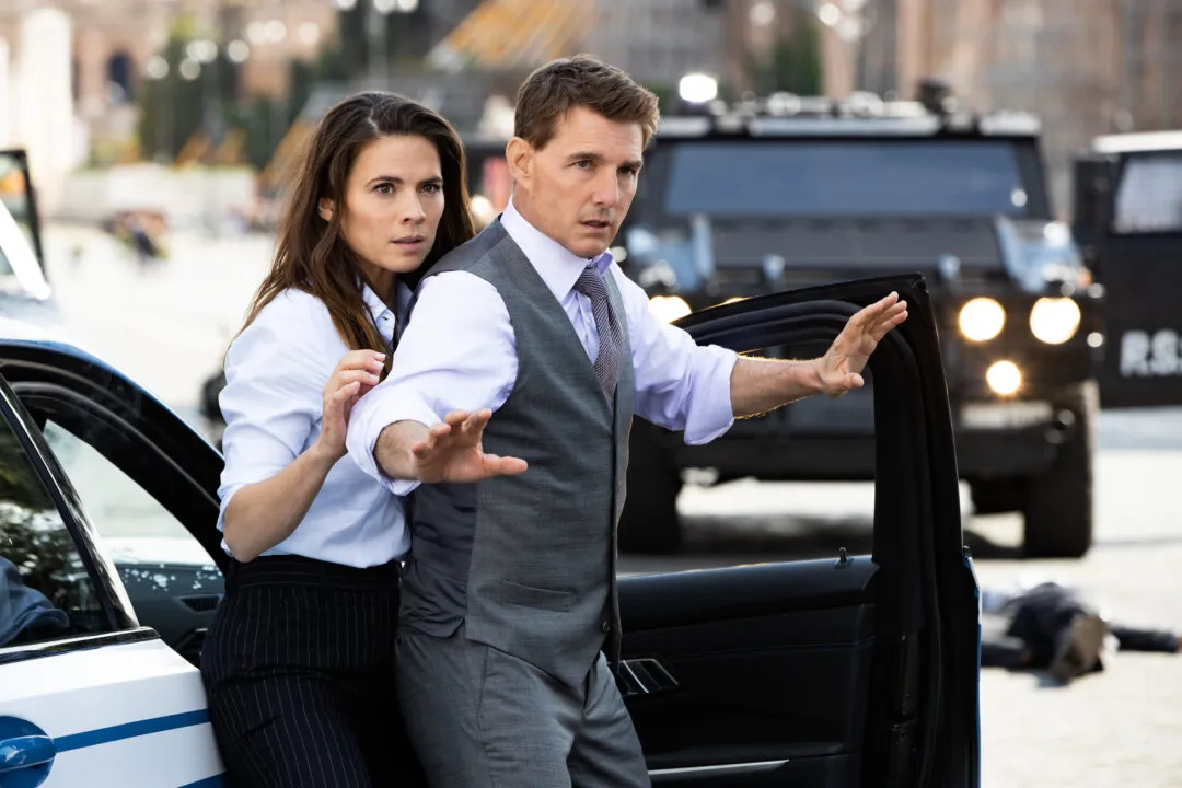 Hayley Atwell e Tom Cruise em Missão: Impossível - Acerto de Contas Parte 1 Divulgação: Paramount Pictures e Skydance