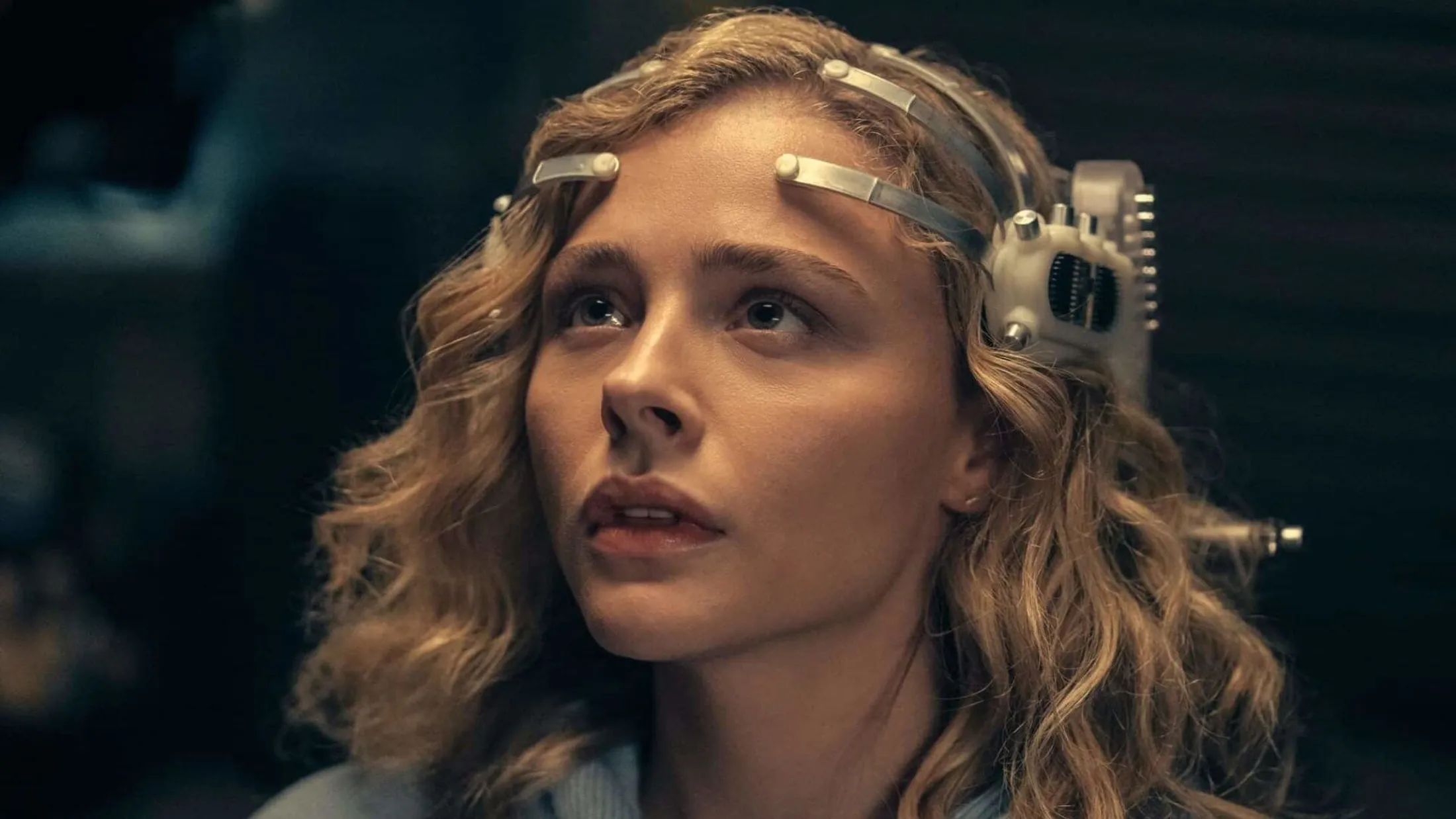 Chloe Grace Moretz em Periféricos (Foto: Reprodução / Amazon Prime Video)