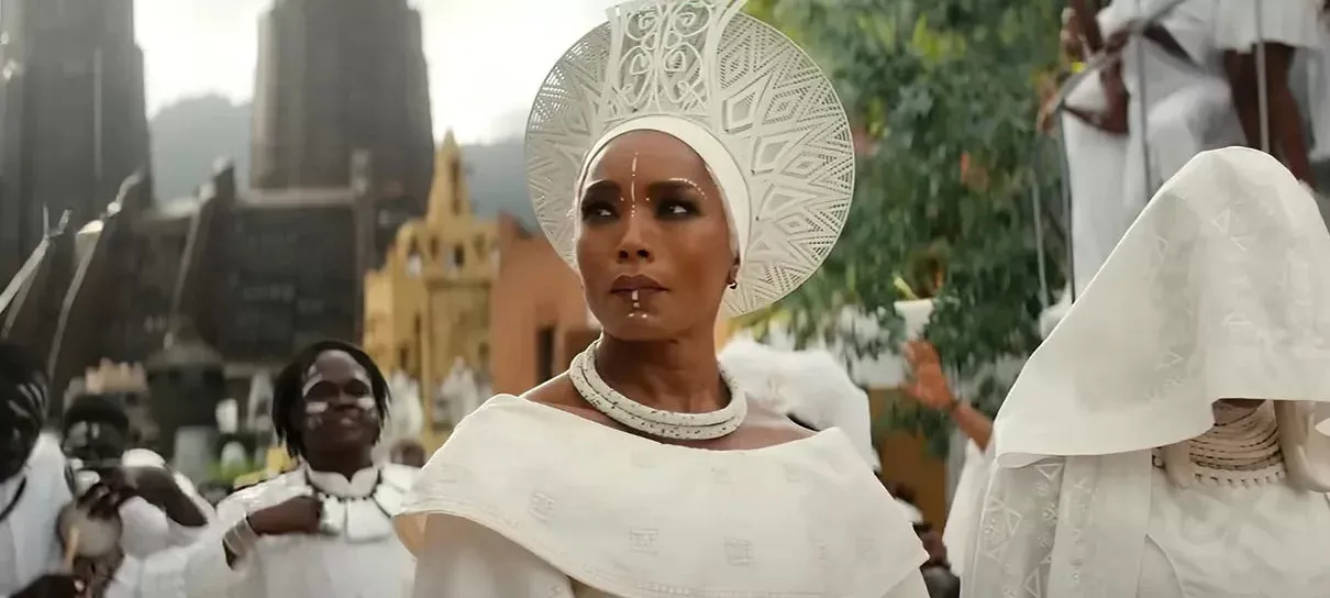 Angela Basset é indicada como Melhor Atriz Coadjuvante pela atuação em Pantera Negra: Wakanda Forever. Foto: Divulgação