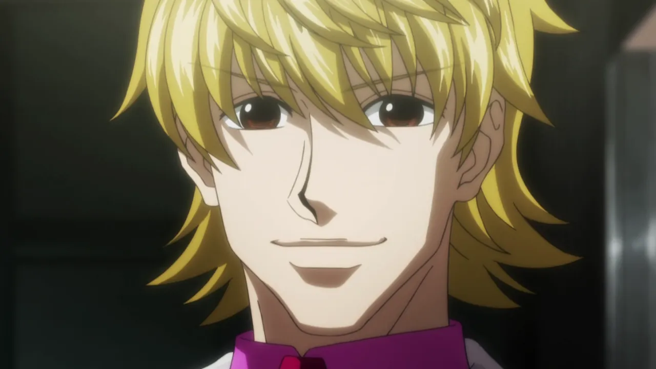 Pariston sorrindo, contente com algo