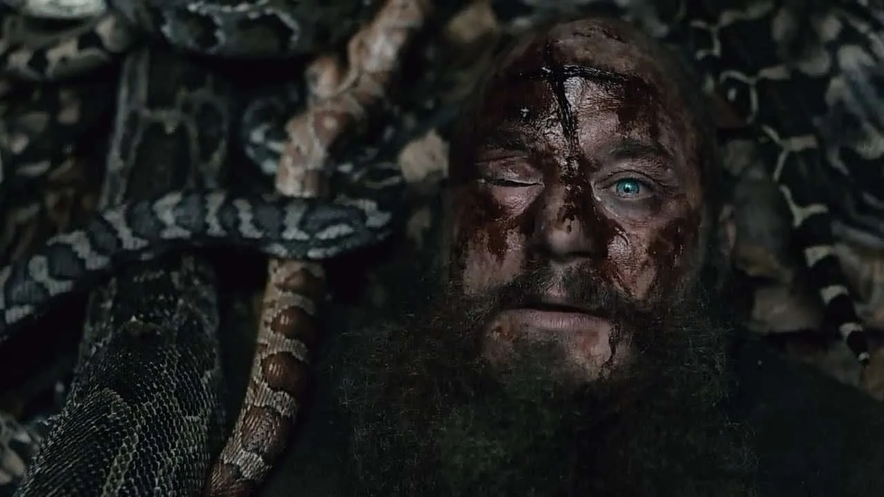 Ragnar é jogado no meio de cobras venenosas e enfrenta a morte. Foto: Divulgação