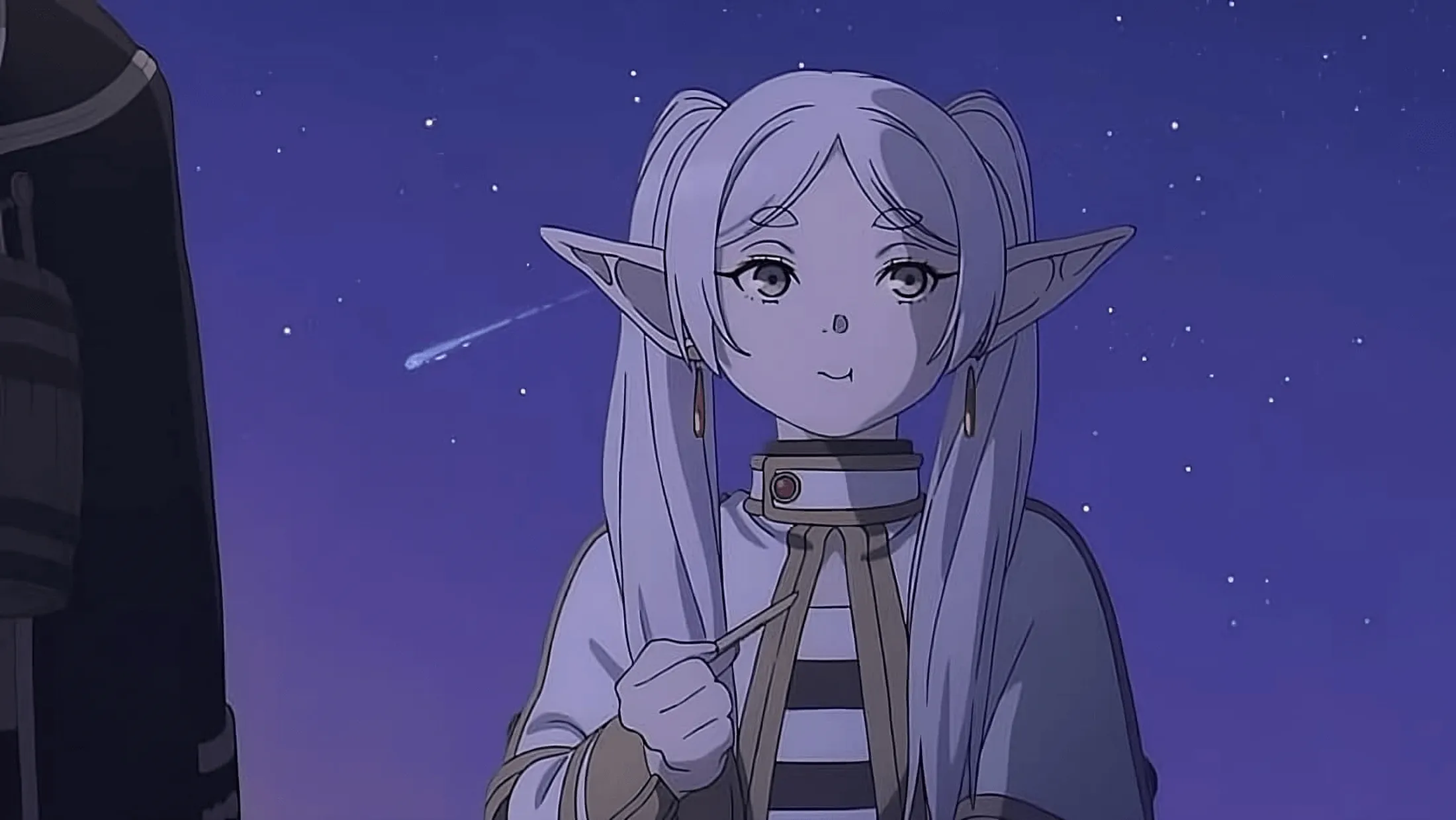 Frieren comendo algo e olhando pro lado