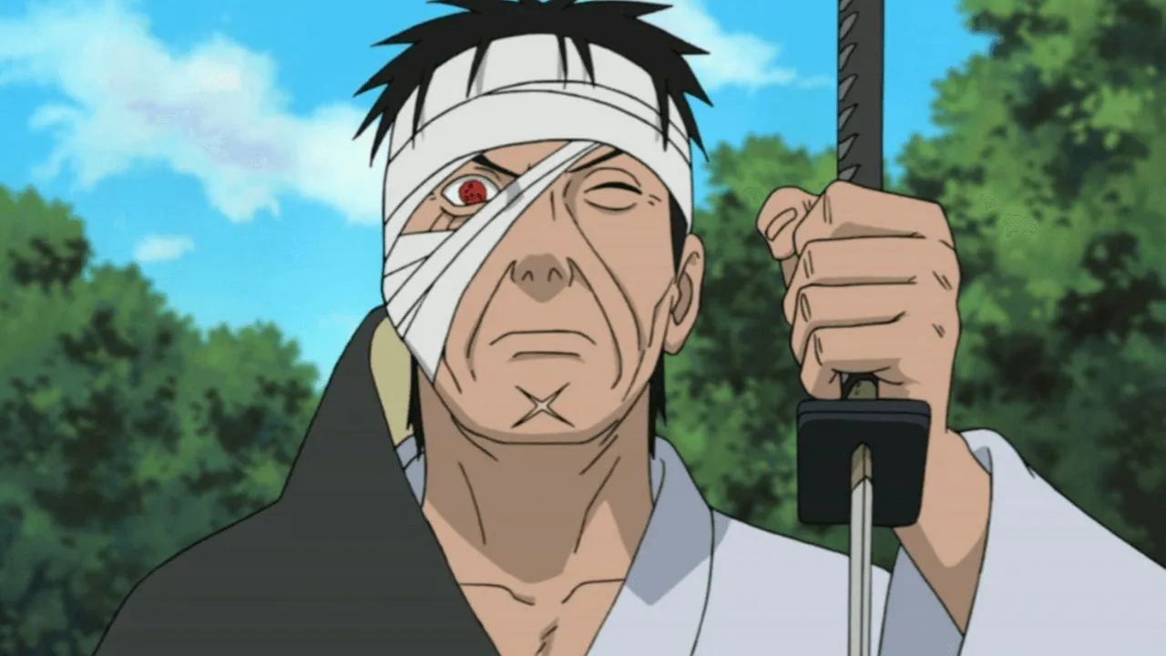 Danzo com seu Sharingan direito exposto, enquanto segura uma espada voltada para baixo