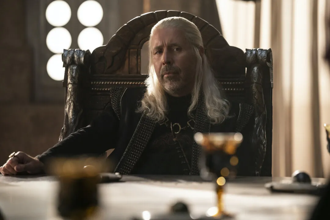 Rei Viserys I (Paddy Considine).