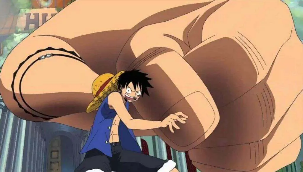 Luffy utilizando a gear 3 e com a mão gigante preparada para dar um socoa