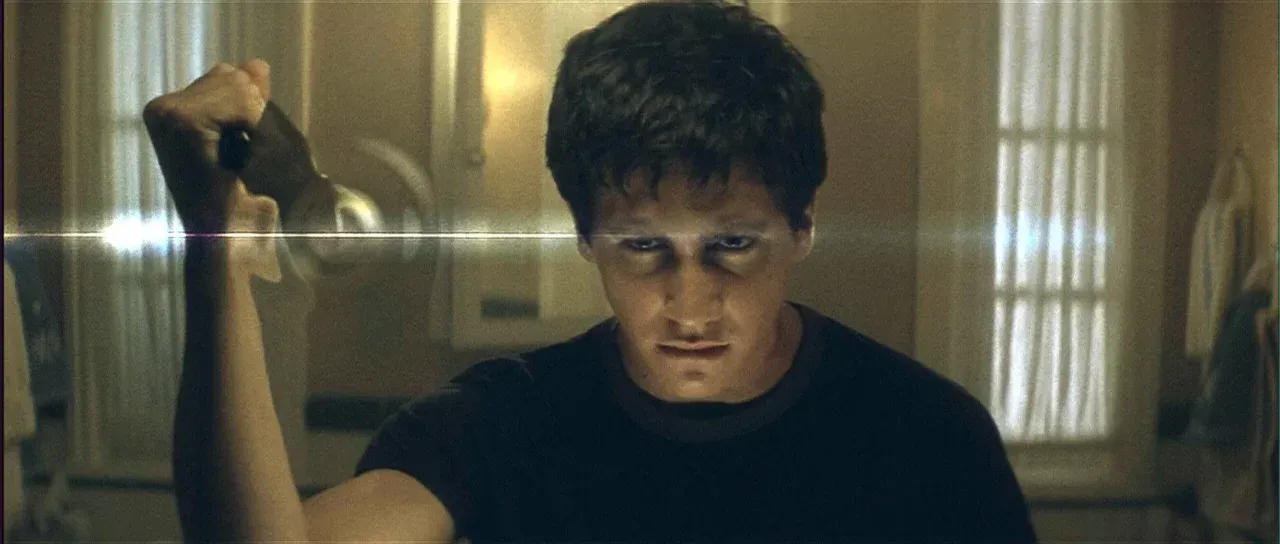 Jake Gyllenhaal atuando no filme "Donnie Darko"