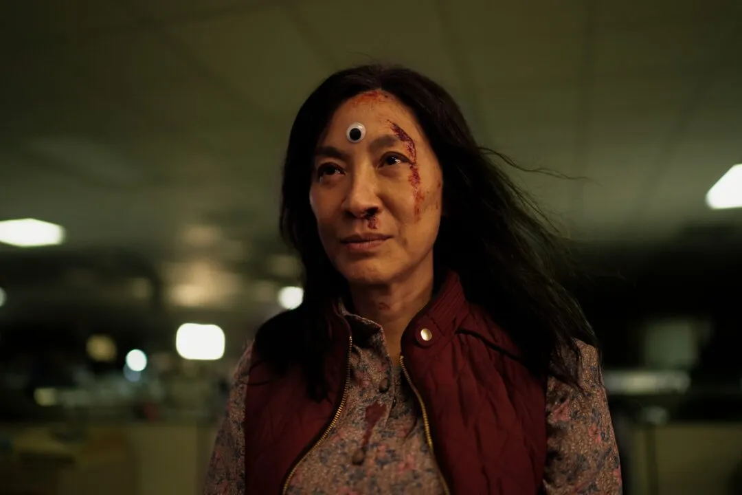 Michelle Yeoh como Evelyn (Imagem: Divulgação/A24)