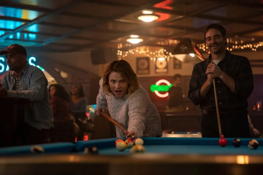 Sweet Tooth (da esquerda para a direita) Amy Seimetz como Birdie e Will Forte como Richard no episódio 7 da primeira temporada Foto: Divulgação/Netflix - por: Kirsty Griffin