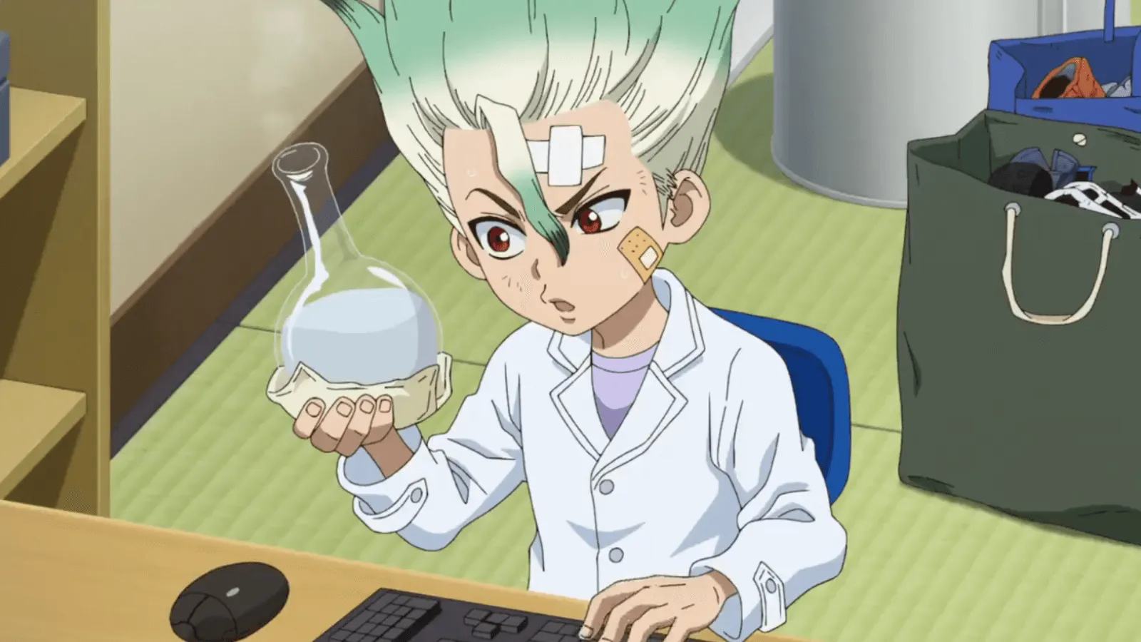 senku olhando pra um frasco de vidro