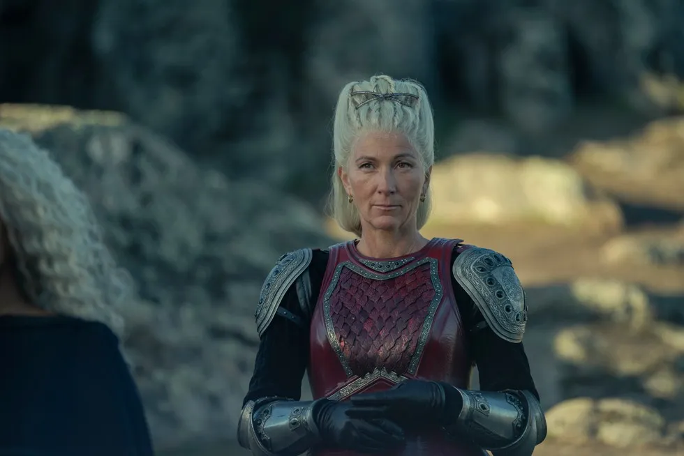 Eve Best como Rhaenys Targaryen em House of Dragon