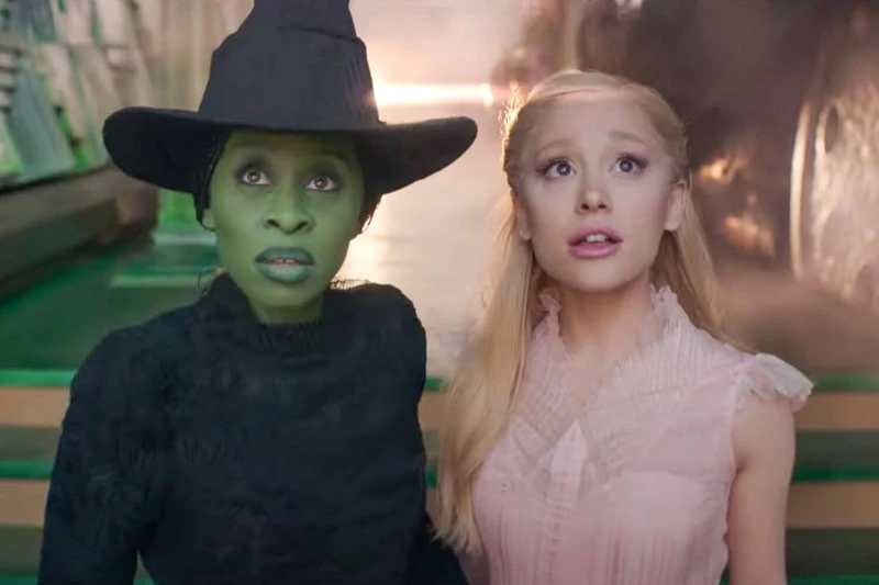 Cynthia Erivo como Elphaba e Ariana Grande como Glinda em Wicked