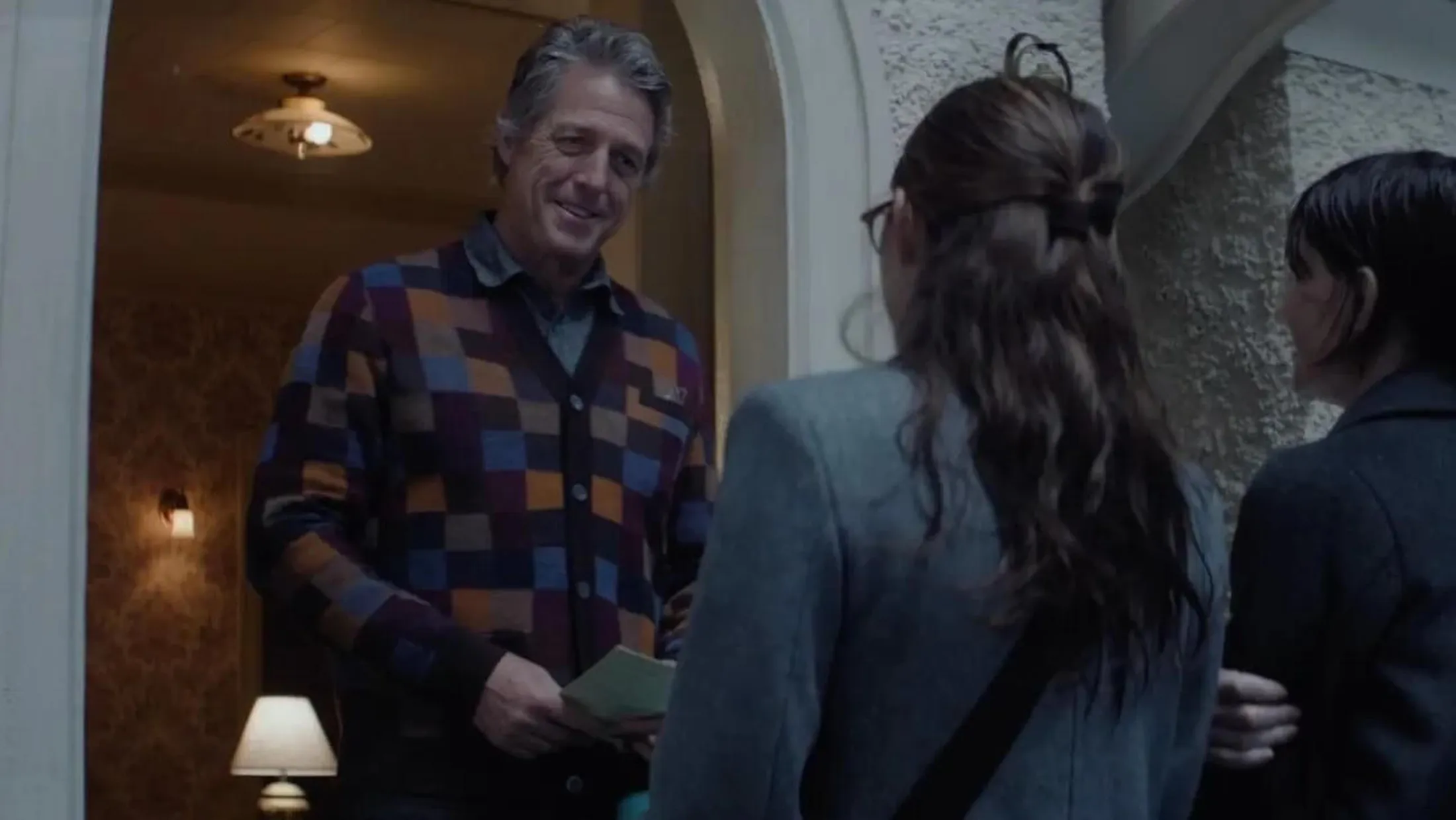 Hugh Grant no filme Herege da A24
