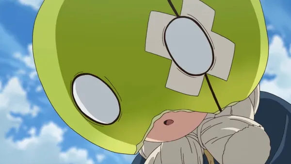 menina com capacete de melancia olhando para baixo de boca aberta