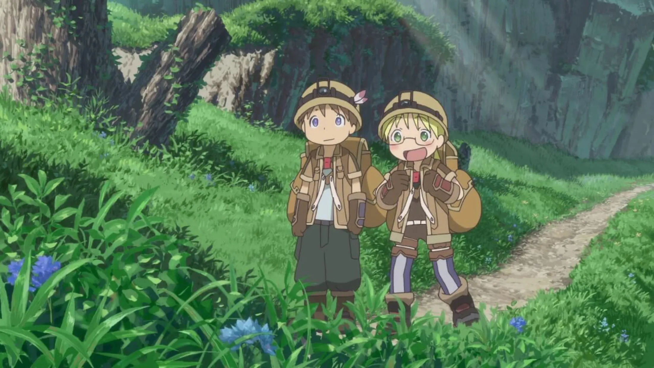 Personagens de Made in Abyss na floresta.