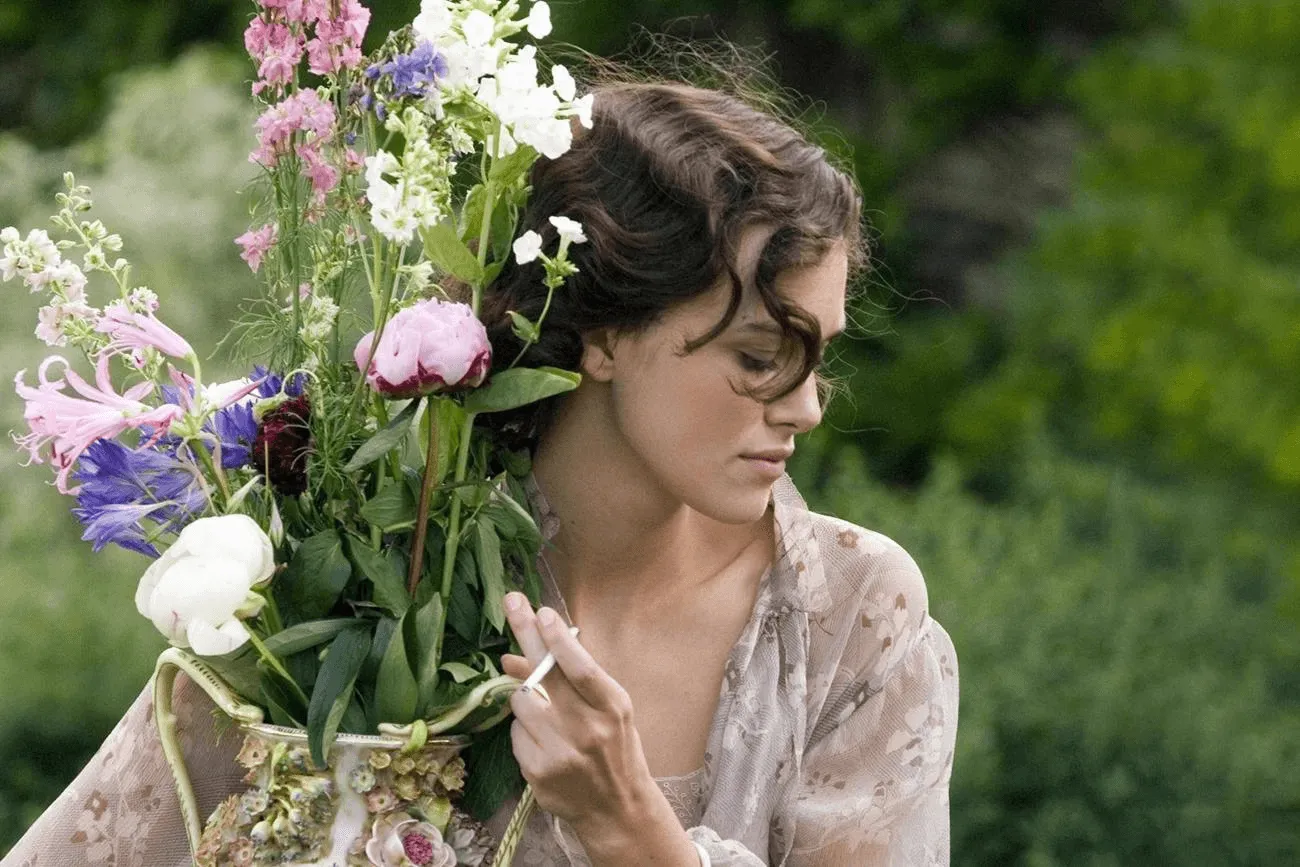 Keira Knightley como Cecilia Tallis em Desejo e Reparação
