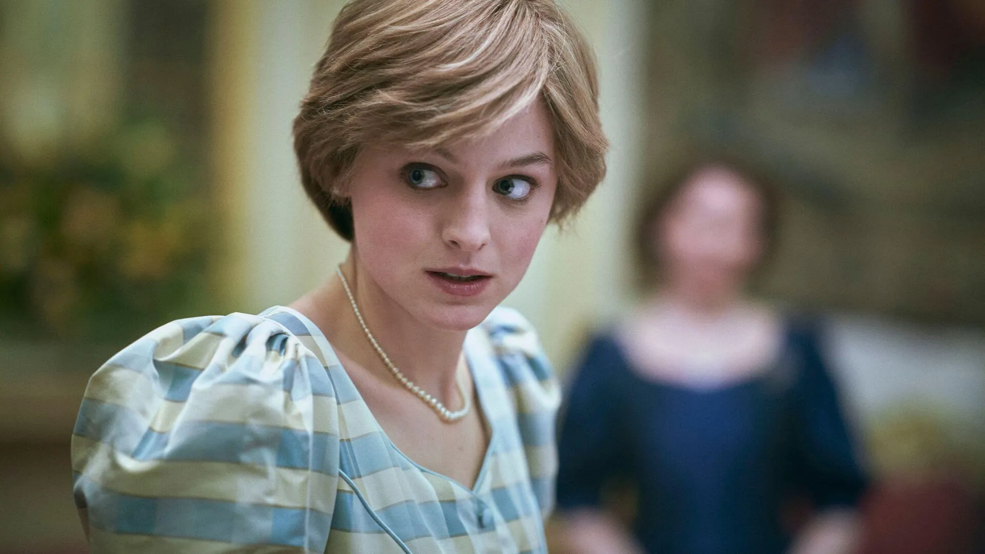 Emma Corrin como Diana em The Crown (Foto: Des Willie / Netflix)