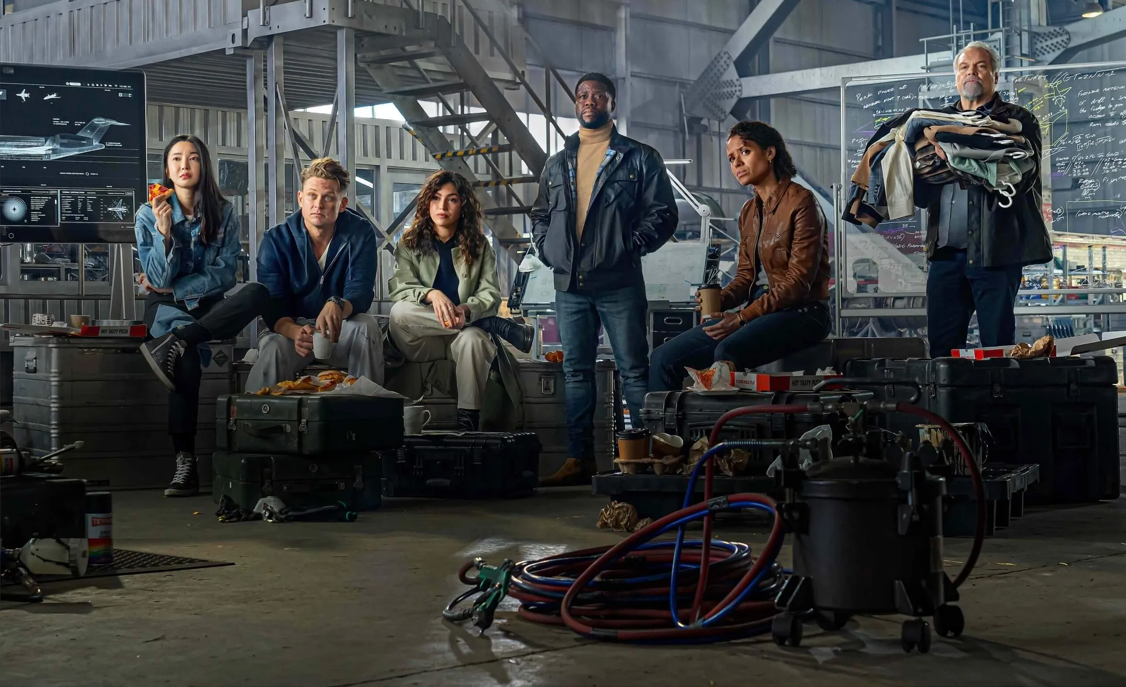 Elenco principal do filme. | Imagem: Christopher Barr/Netflix © 2023.