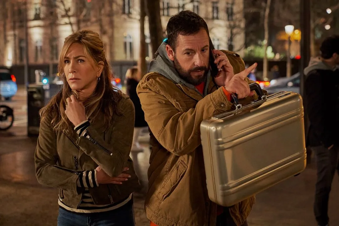 Mistério em Paris, sequência com Adam Sandler e Jennifer Aniston, ganha trailer e novas imagens