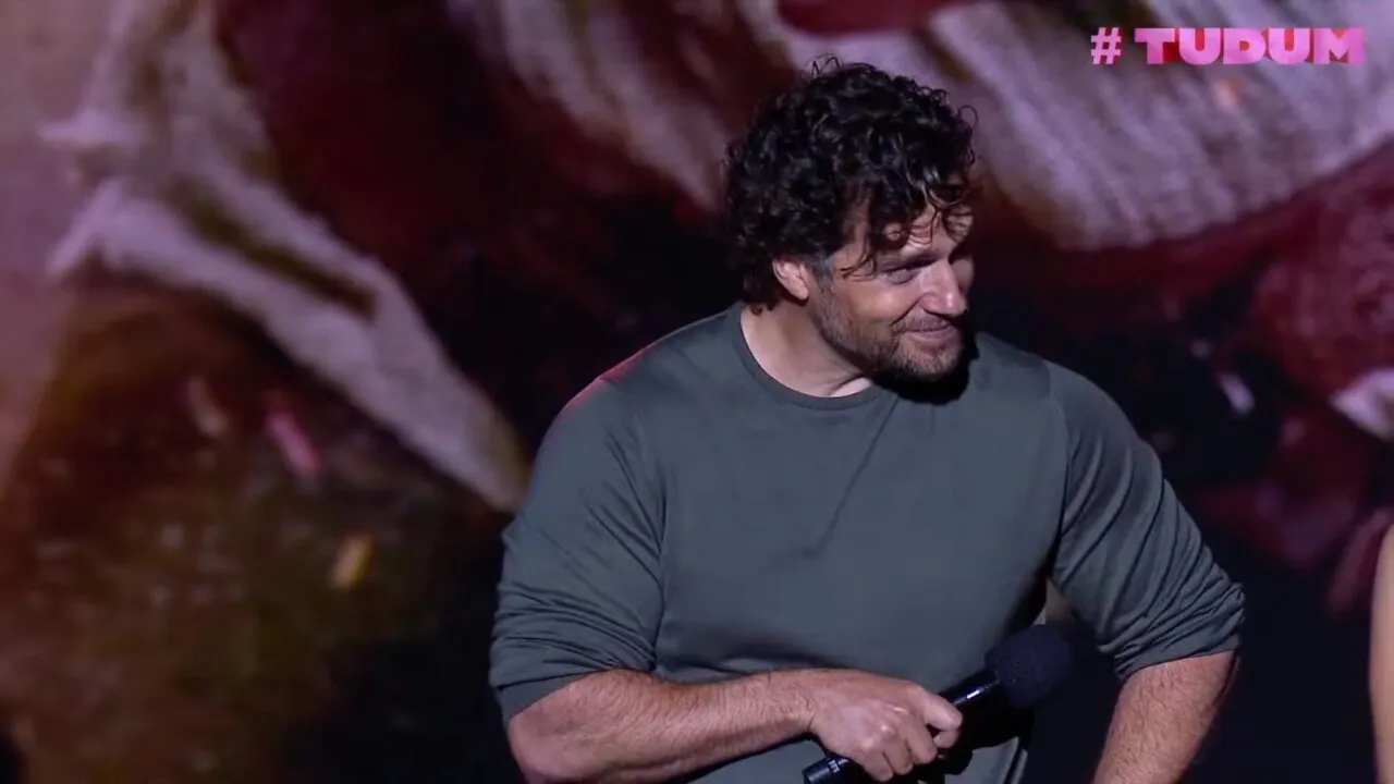 Henry Cavill se emociona durante Tudum 2023 - Foto: Reprodução/Netflix