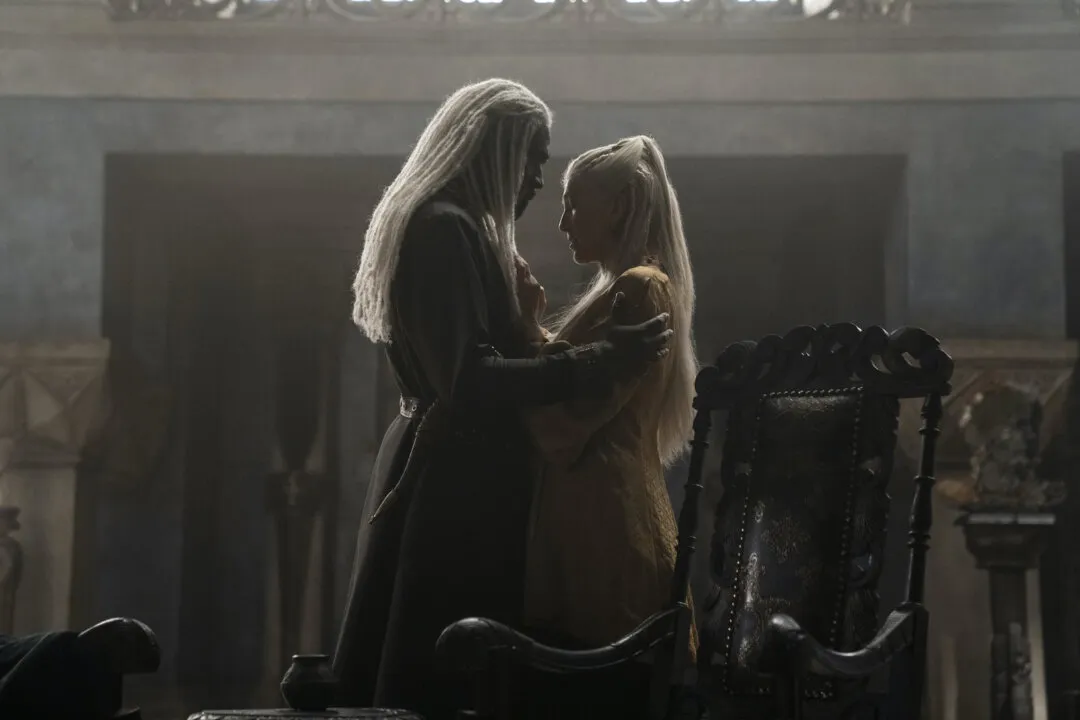 Rhaenys(Eve Best) e Corlys(Steve Toussaint).