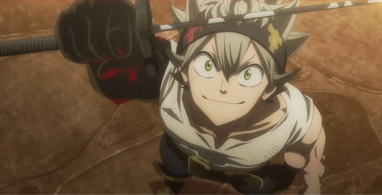 Asta sorrindo e segurando sua espada para o alto