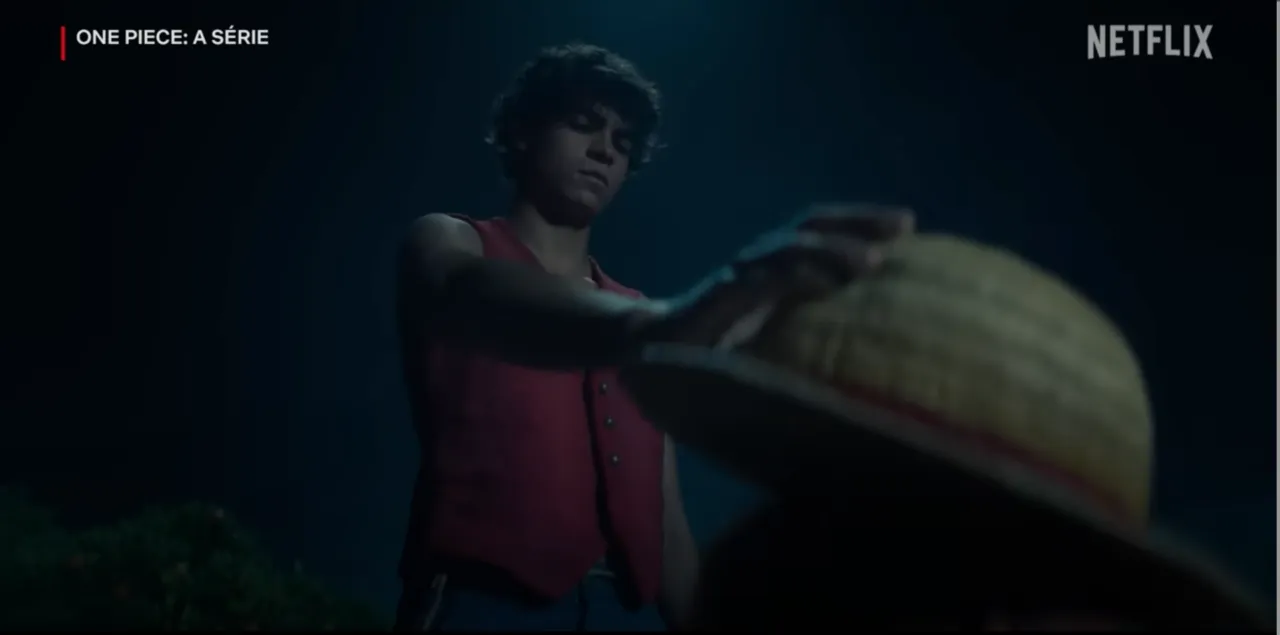 Nami pedindo ajuda a Luffy para derrotar Arlong na live-action de One Piece