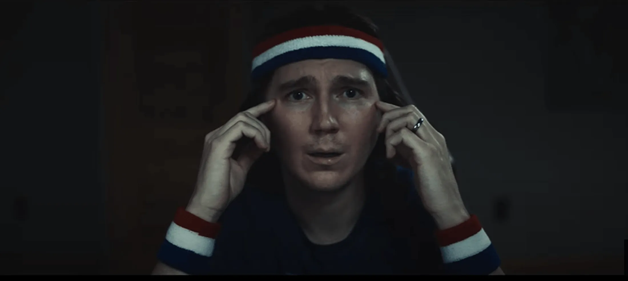 Paul Dano vive o jovem investidor Keith Gill