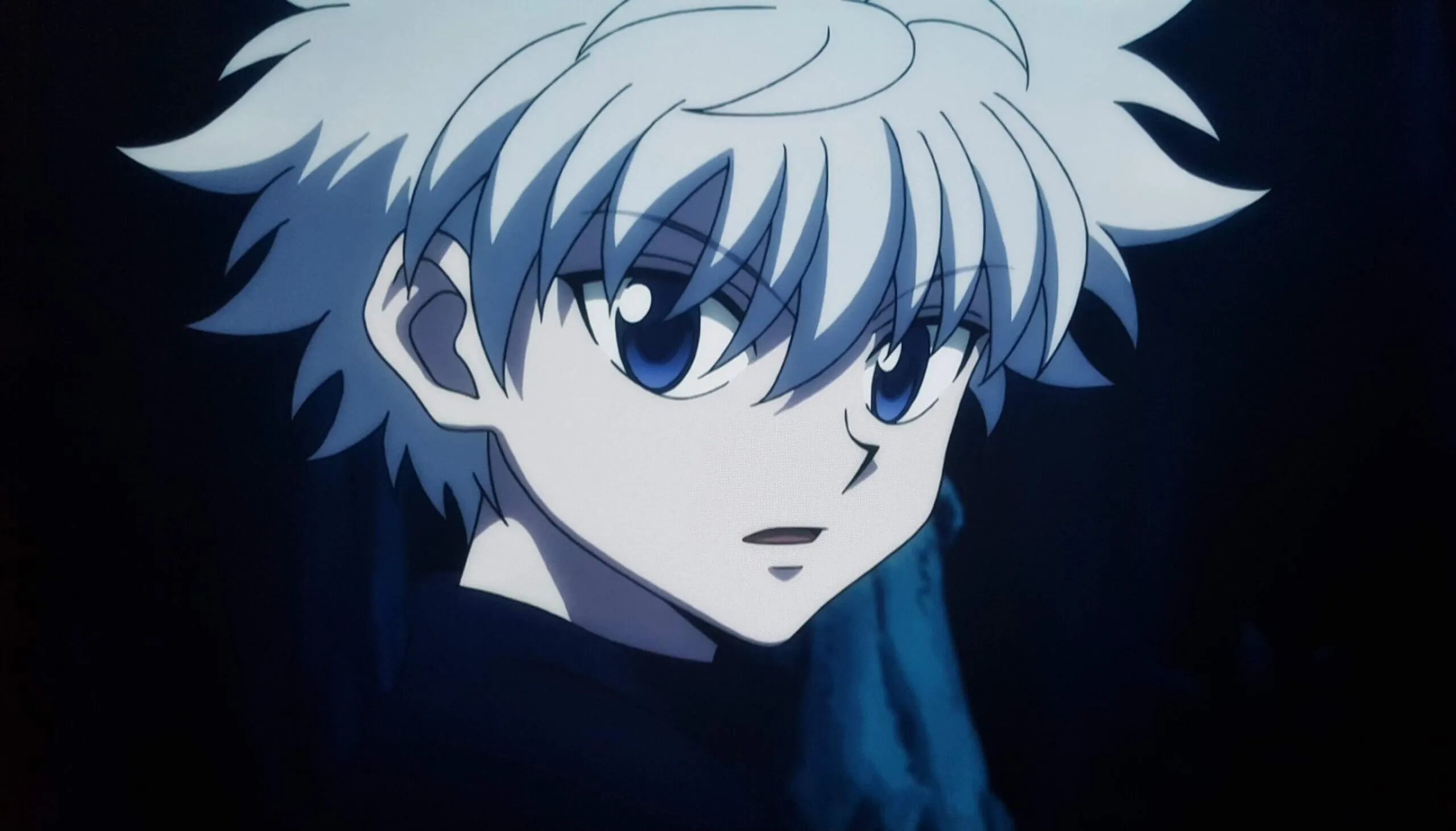 Killua com sua roupa escura falando algo.
