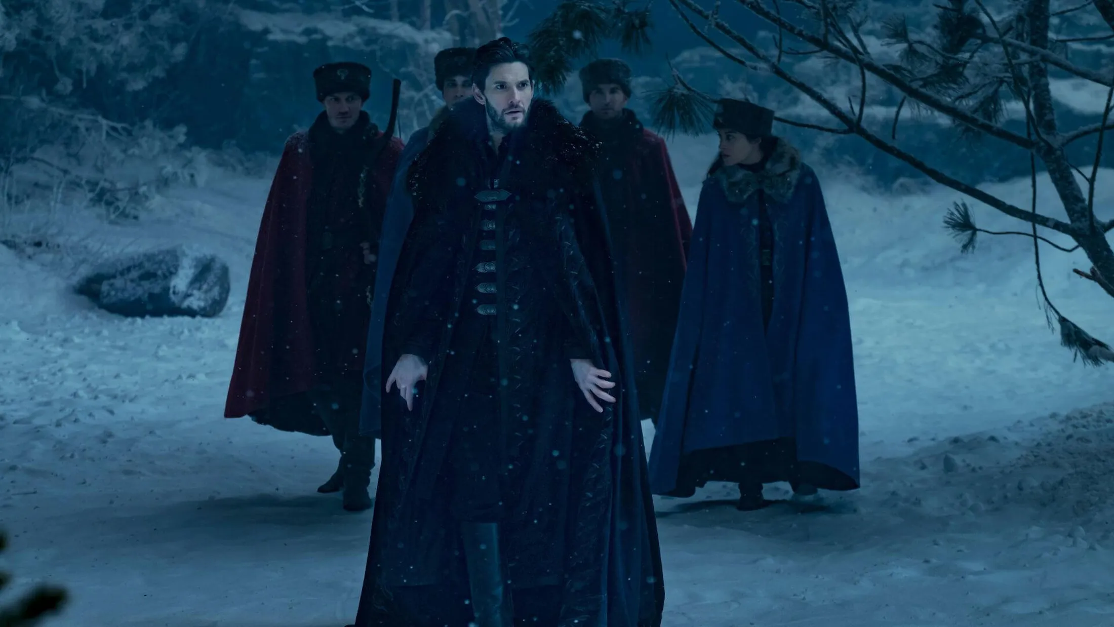 General Kirigan e outros Grishas, em Sombra e Ossos - Foto: Divulgação/Netflix