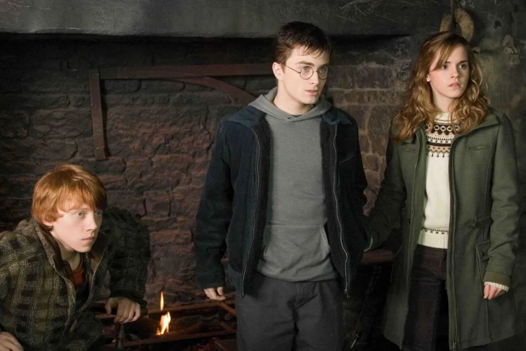Ron Weasley (Rupert Grint), Hermione Granger (Emma Watson) e Harry Potter (Daniel Radcliffe).