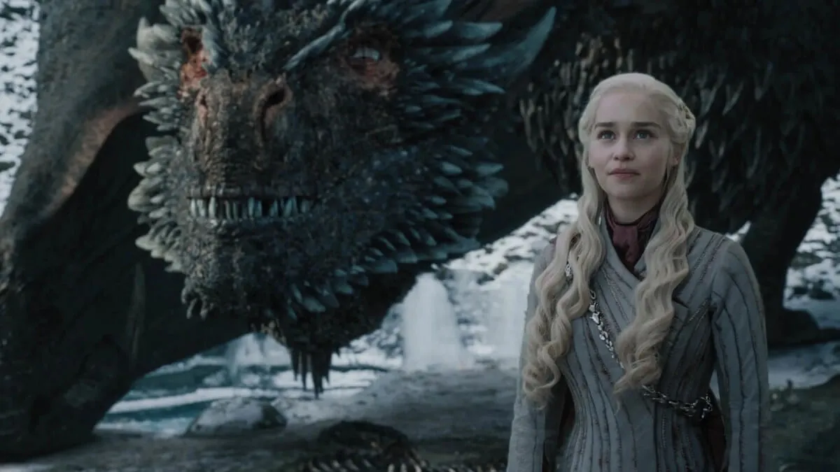 Daenerys e Drogon, único dragão que ela monta el Game of Thrones