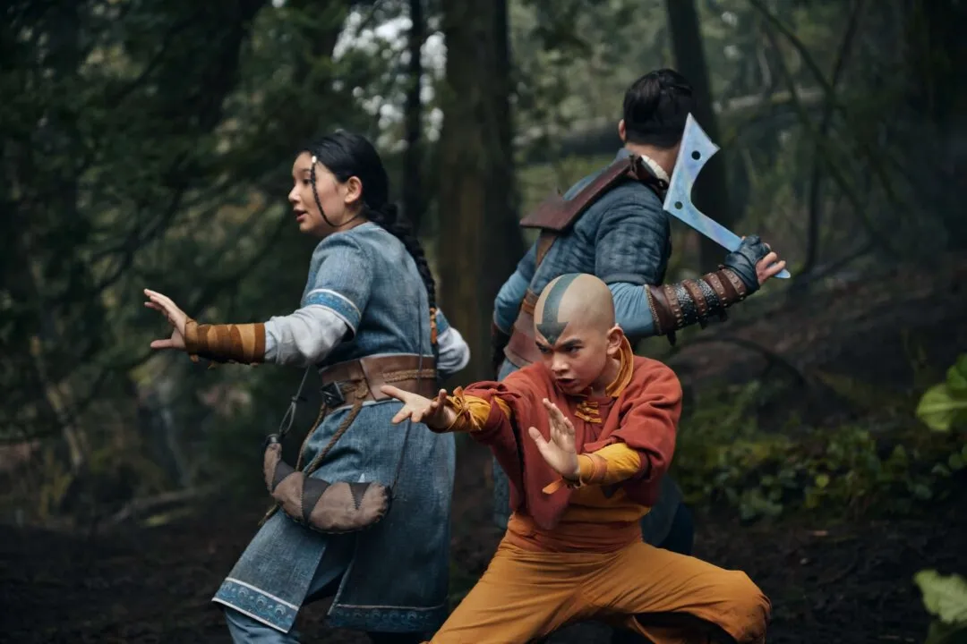 Personagens de Avatar em formação de defesa