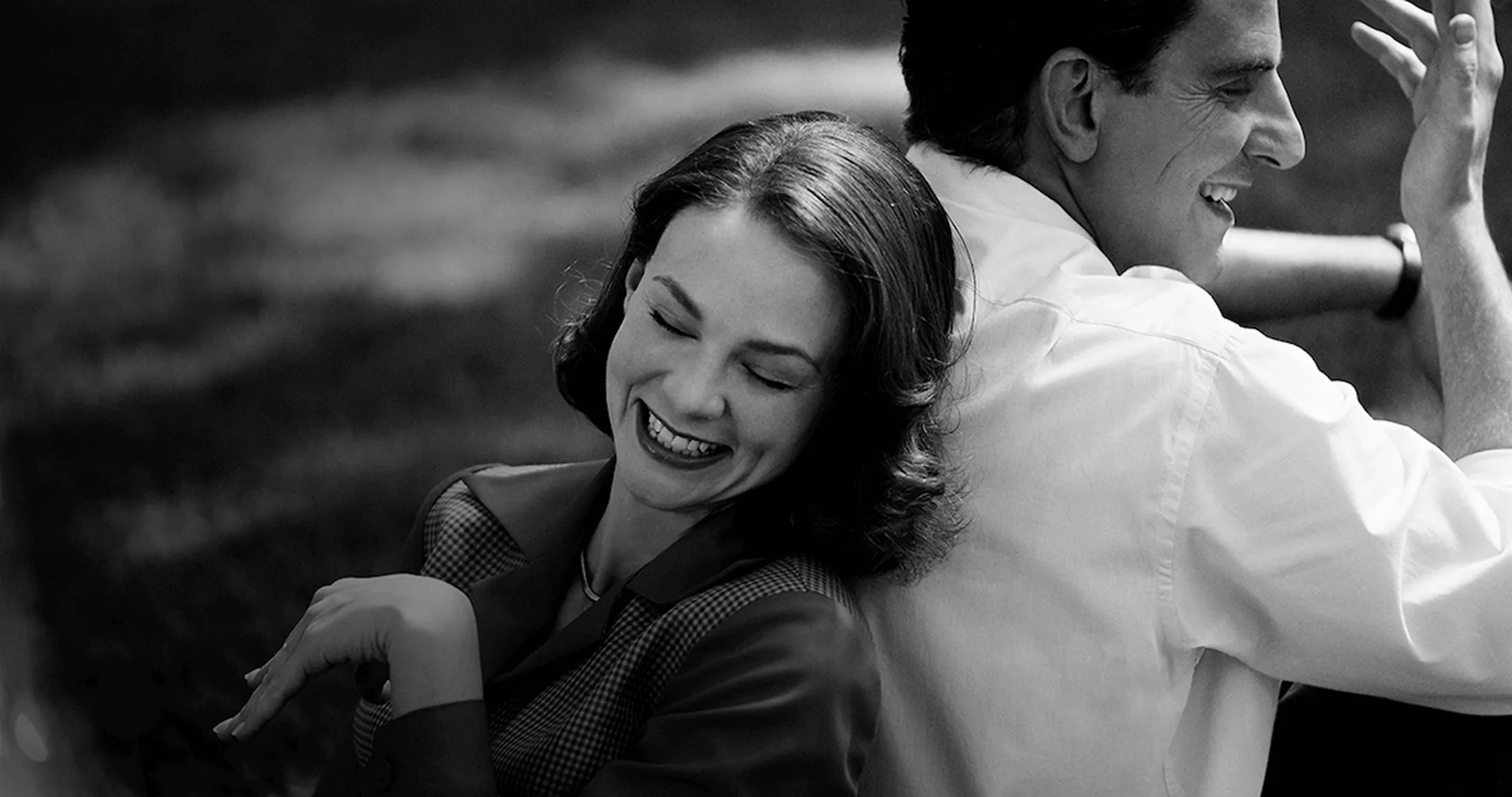 Felicia Montealegre e Bradley Cooper como personagens principais de Maestro. Foto: Divulgação