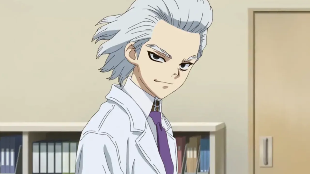 dr xeno sorrindo olhanndo para o lado