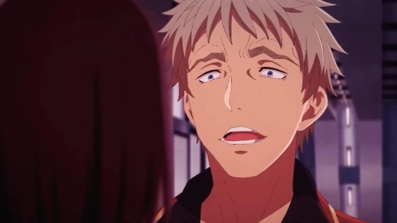 Homem loiro com a boca aberta olhando para a frente bravo