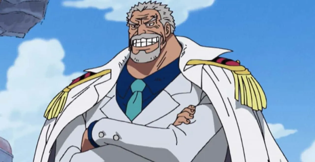 garp sorrindo enquanto cruza seus braços