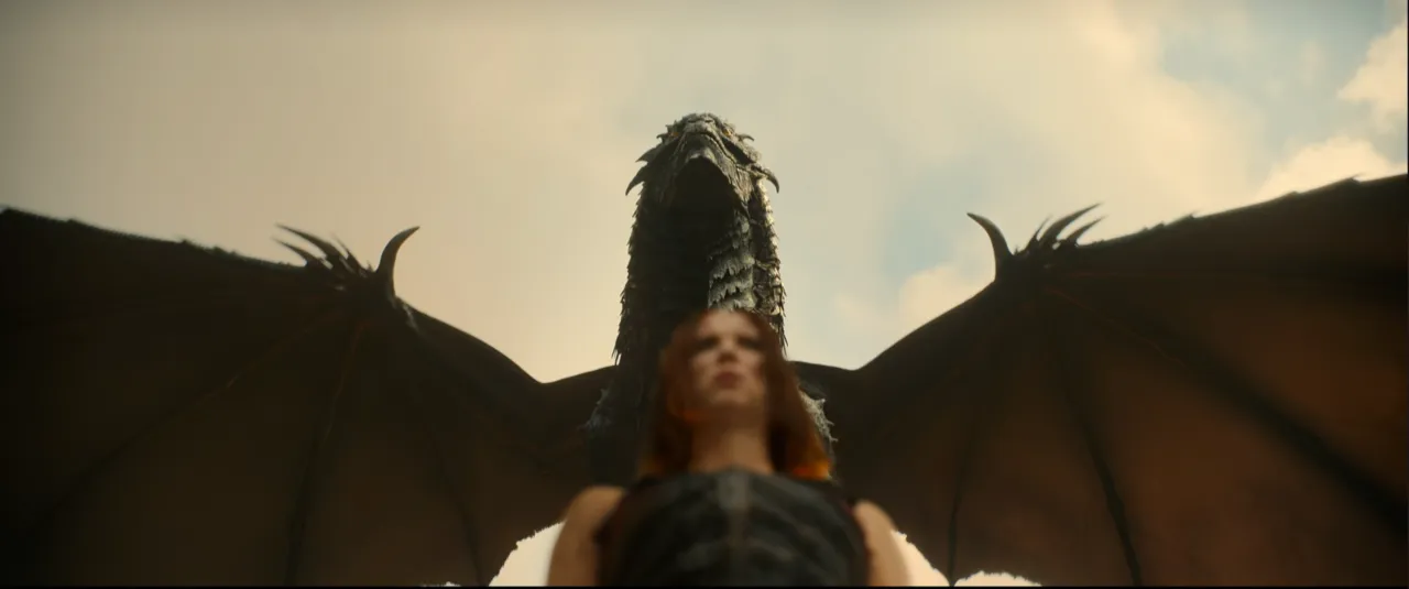  Millie Bobby Brown e dragão sobrevoando acima dela