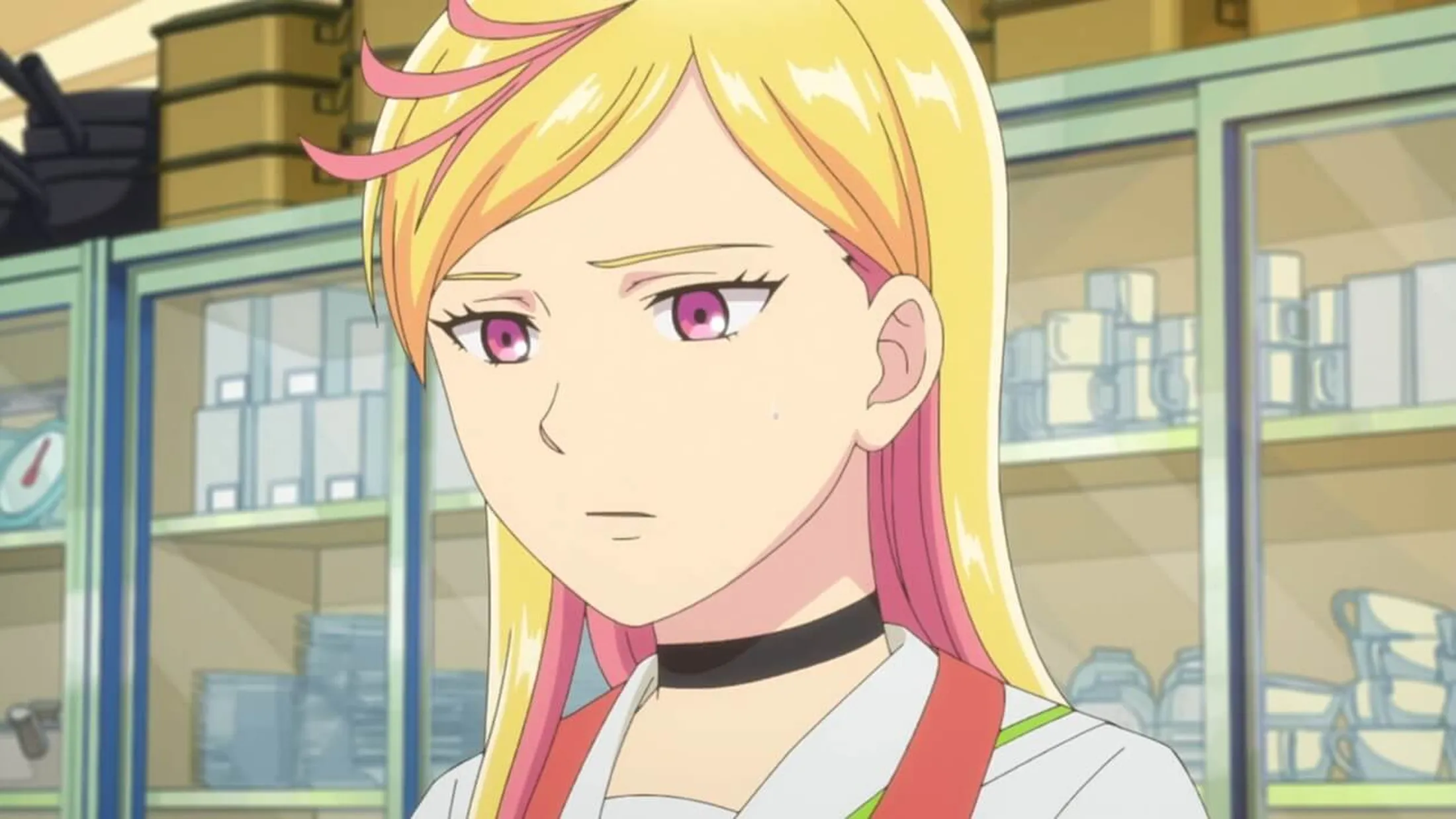 Menina loira com mechas rosa olhando para baixo triste
