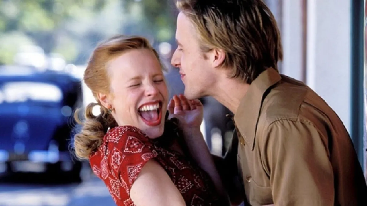 Noah Calhoun beijando Allie Hamilton em Diário de Uma Paixão