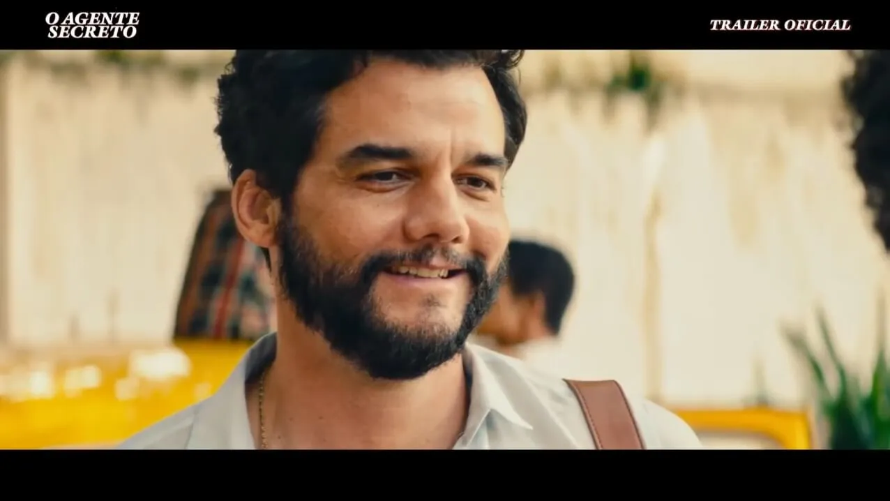 Wagner Moura em O Agente Secreto sorrindo