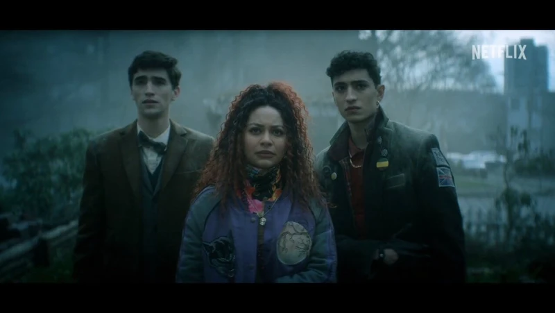 A dupla contará com a ajuda da clarividente Crystal. | imagem: Divulgação Netflix.