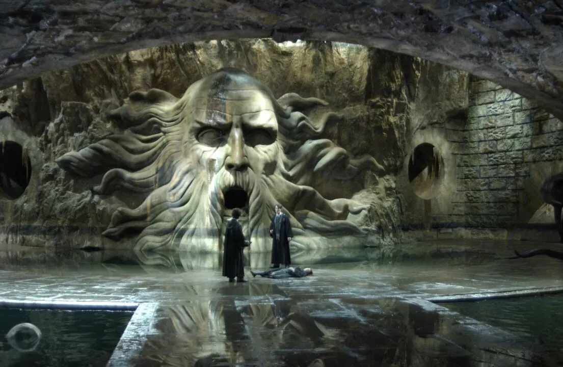 Harry Potter e Tom Riddle na Câmara Secreta.