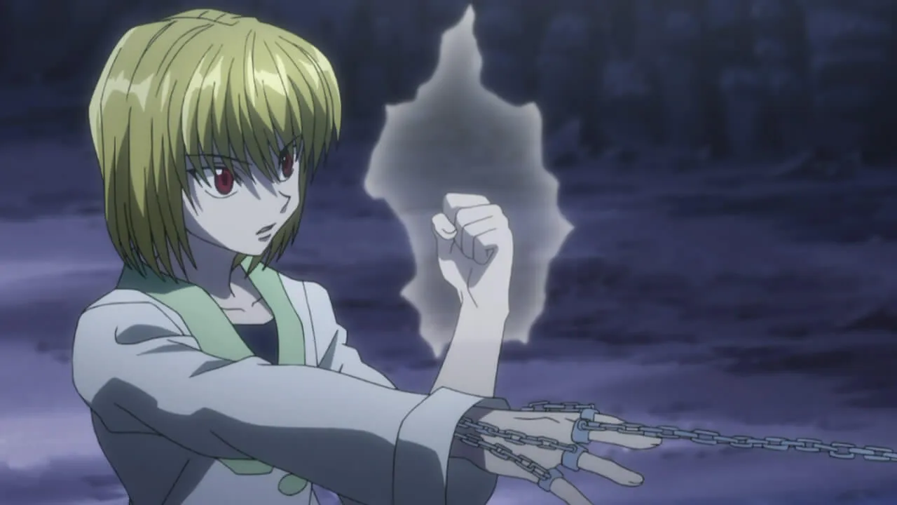 Kurapika usando sua aura e o emperor time ao mesmo tempo, enquanto aprisiona alguém com sua corrente.