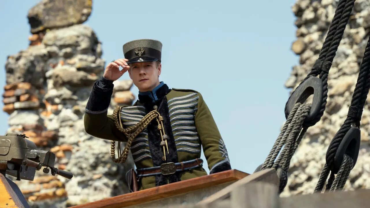 Nikolai Lantosov (Patrickl Gibson), na segunda temporada de Sombra e Ossos - Foto: Divulgação/Netflix