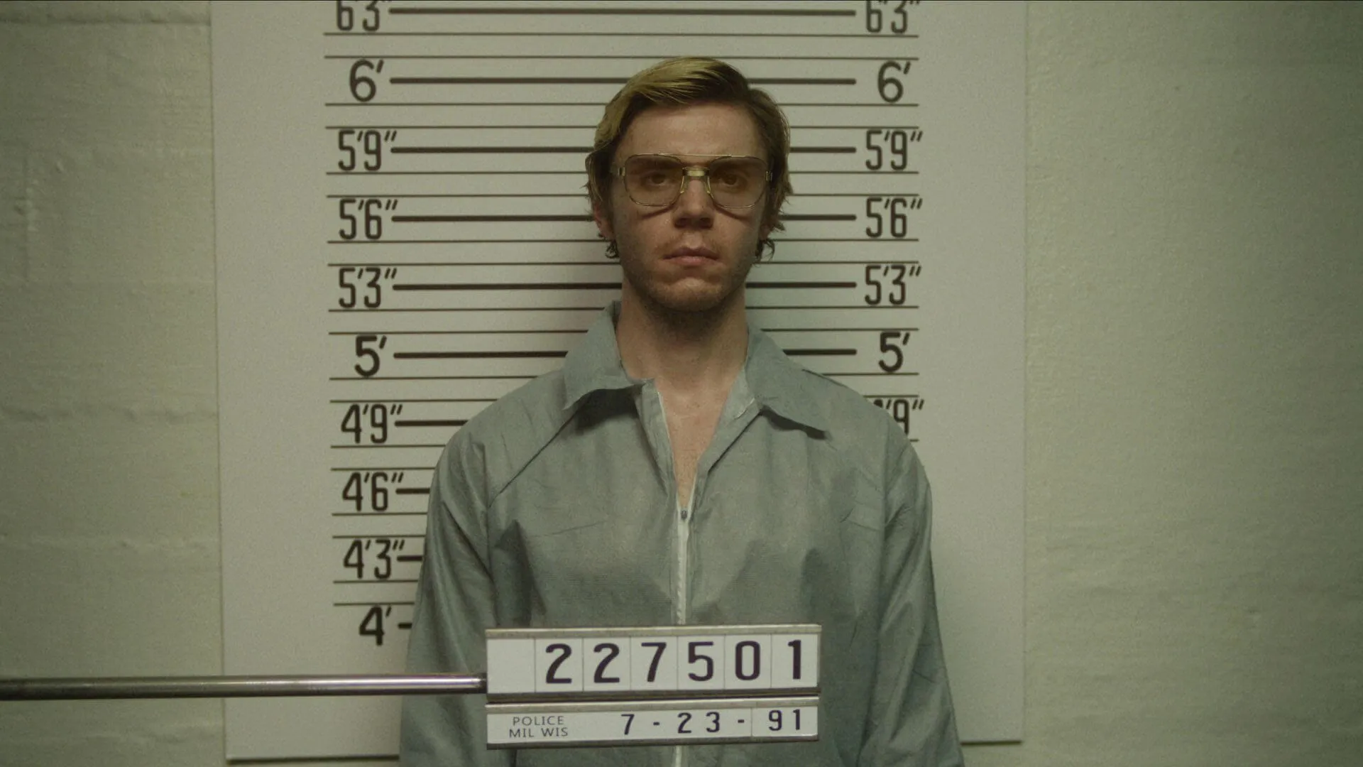 Evan Peters como Jeffrey Dahmer (Foto Divulgação Netflix)